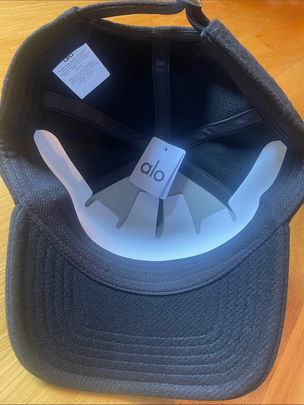NWT New with Tags ALO Yoga Baseball Cap Wool District Trucker Hat & Conceal Sock - Picture 6 of 10